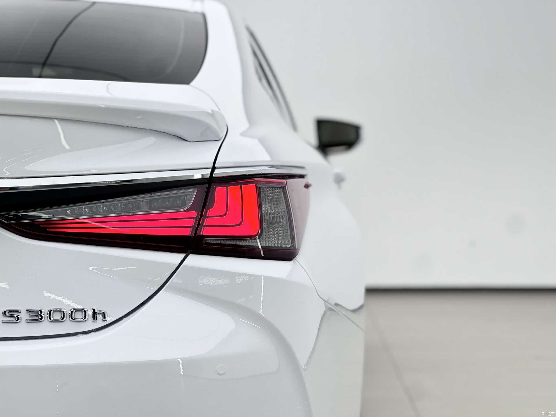 Lexus ES, 2022 13