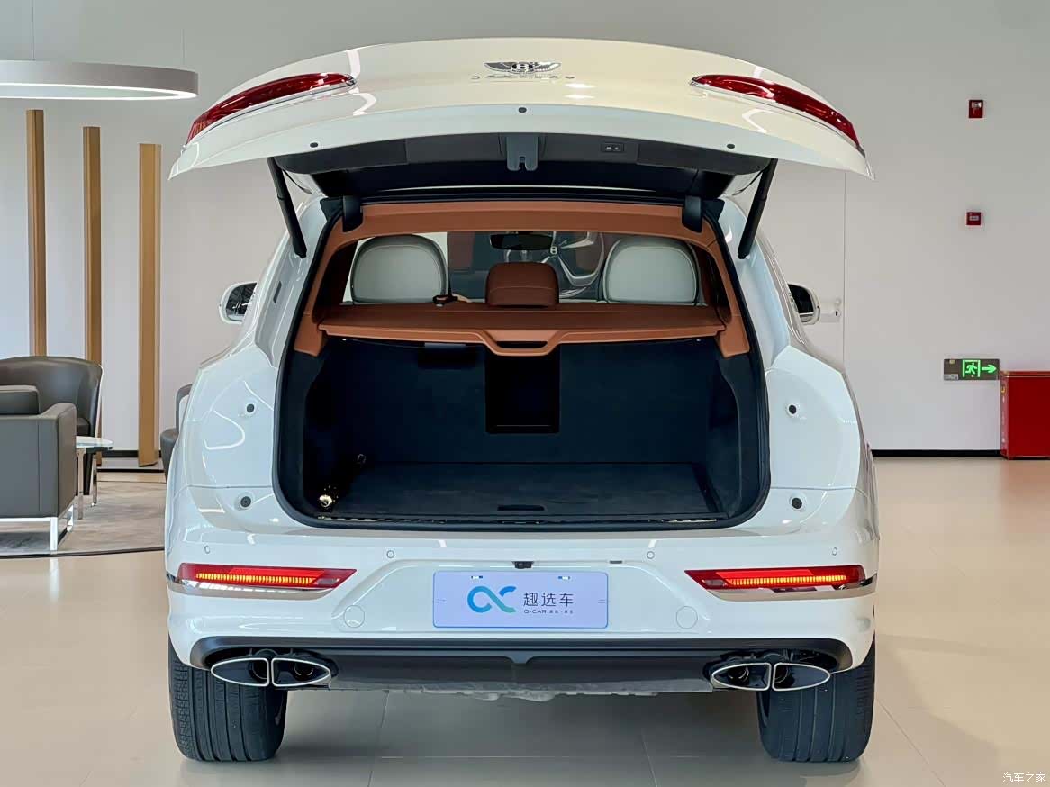 Bentley Bentayga, 2025 18
