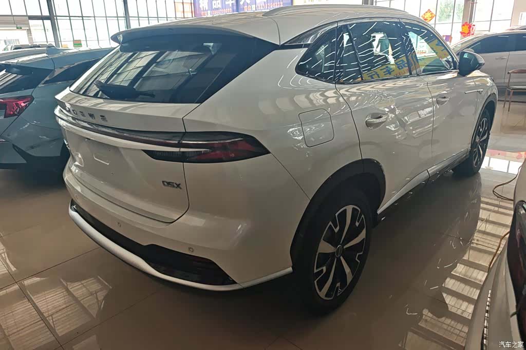 Roewe D5X, 2024 3