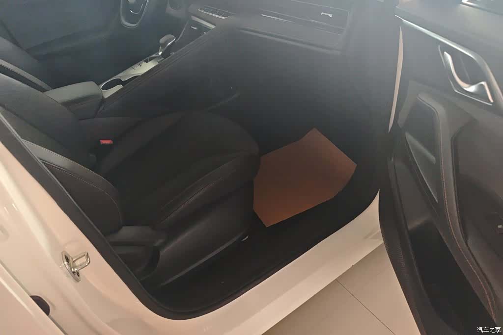 Roewe D5X, 2024 8