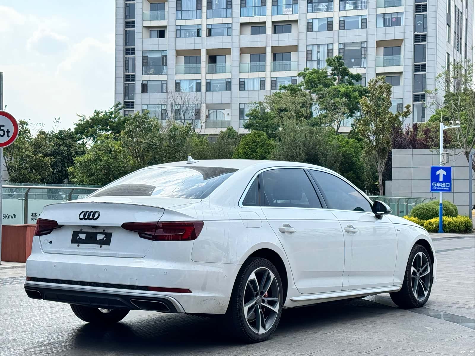 Audi A4L, 2019 7