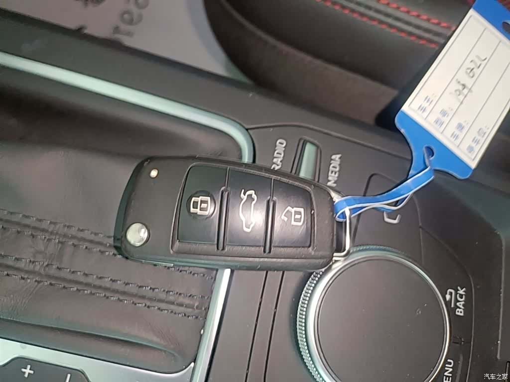 Audi Q2L, 2019 9