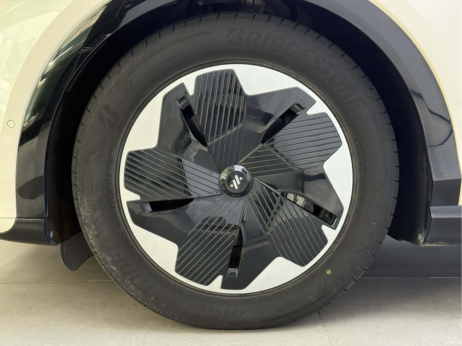 IM Motors LS7, 2023 6