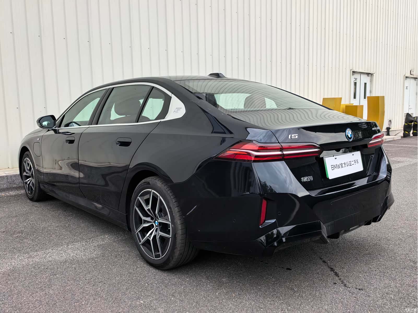 BMW i5, 2025 10