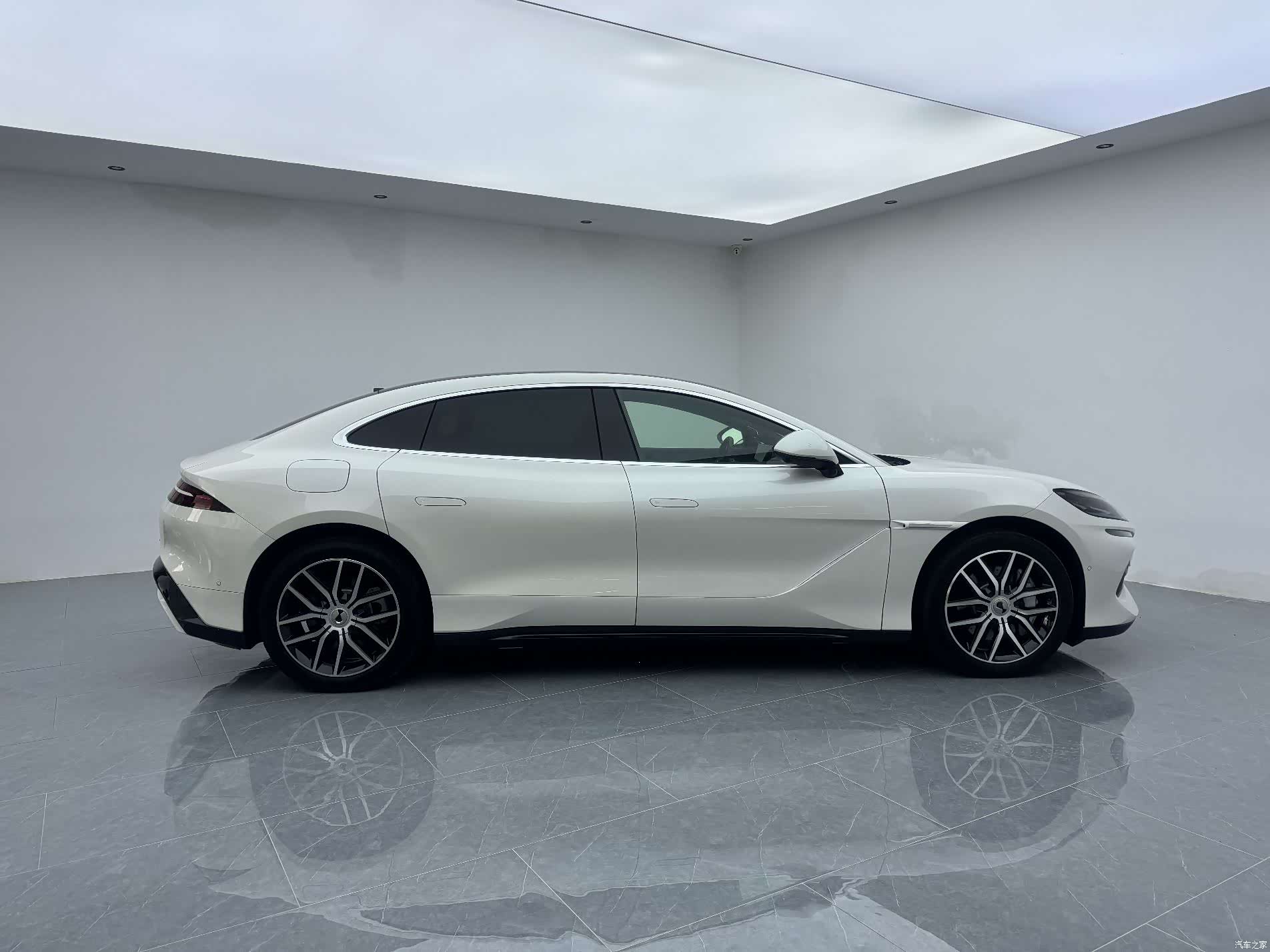 Denza Z9, 2024 6