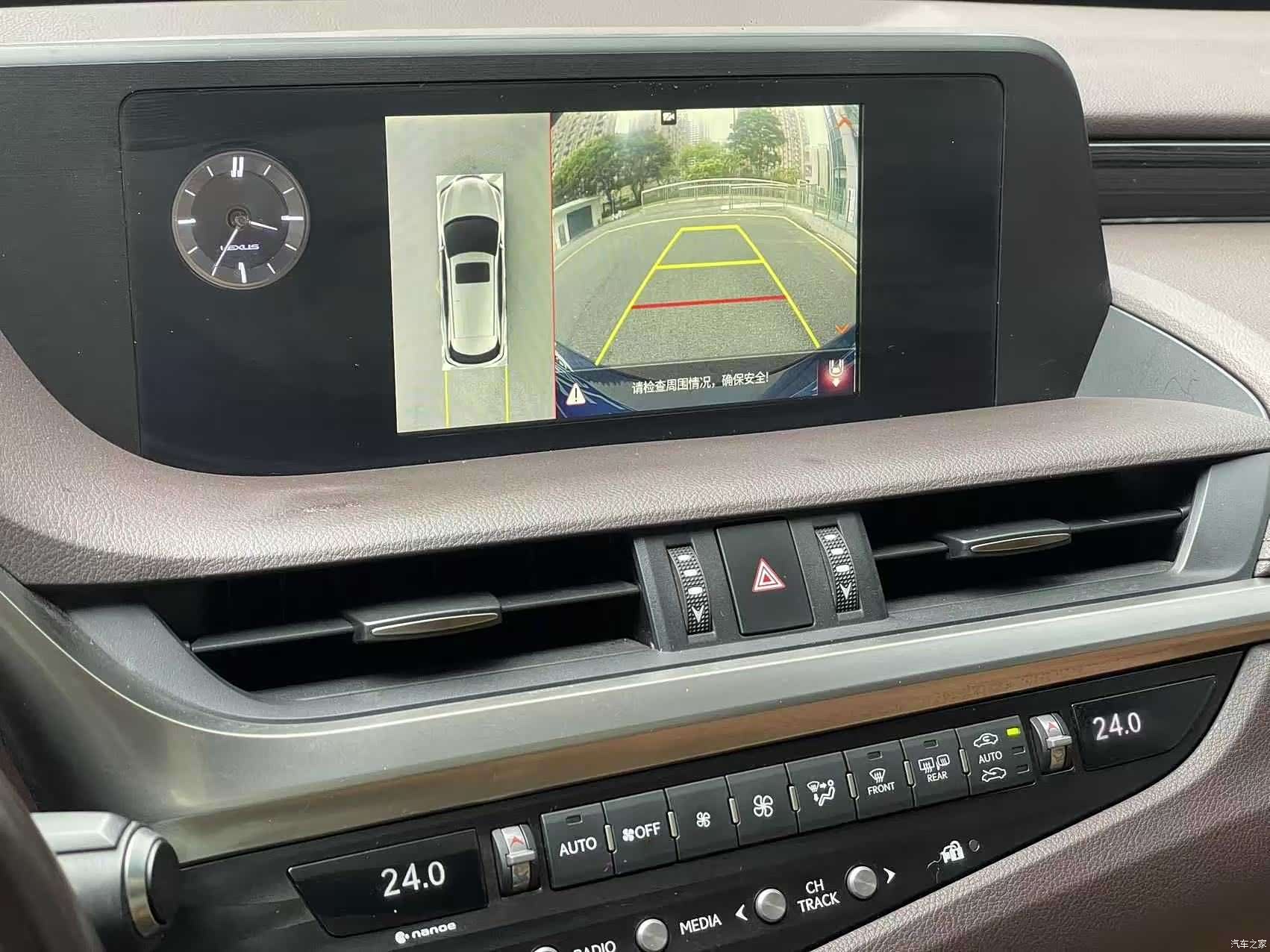 Lexus ES, 2019 8