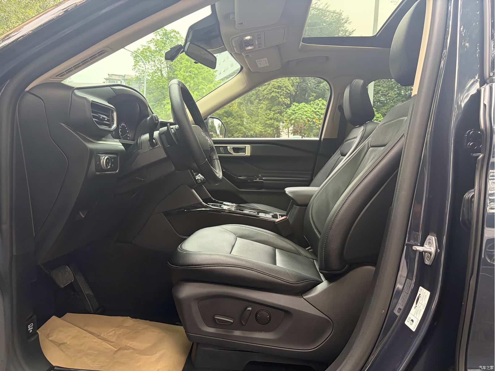 Ford Explorer, 2022 16