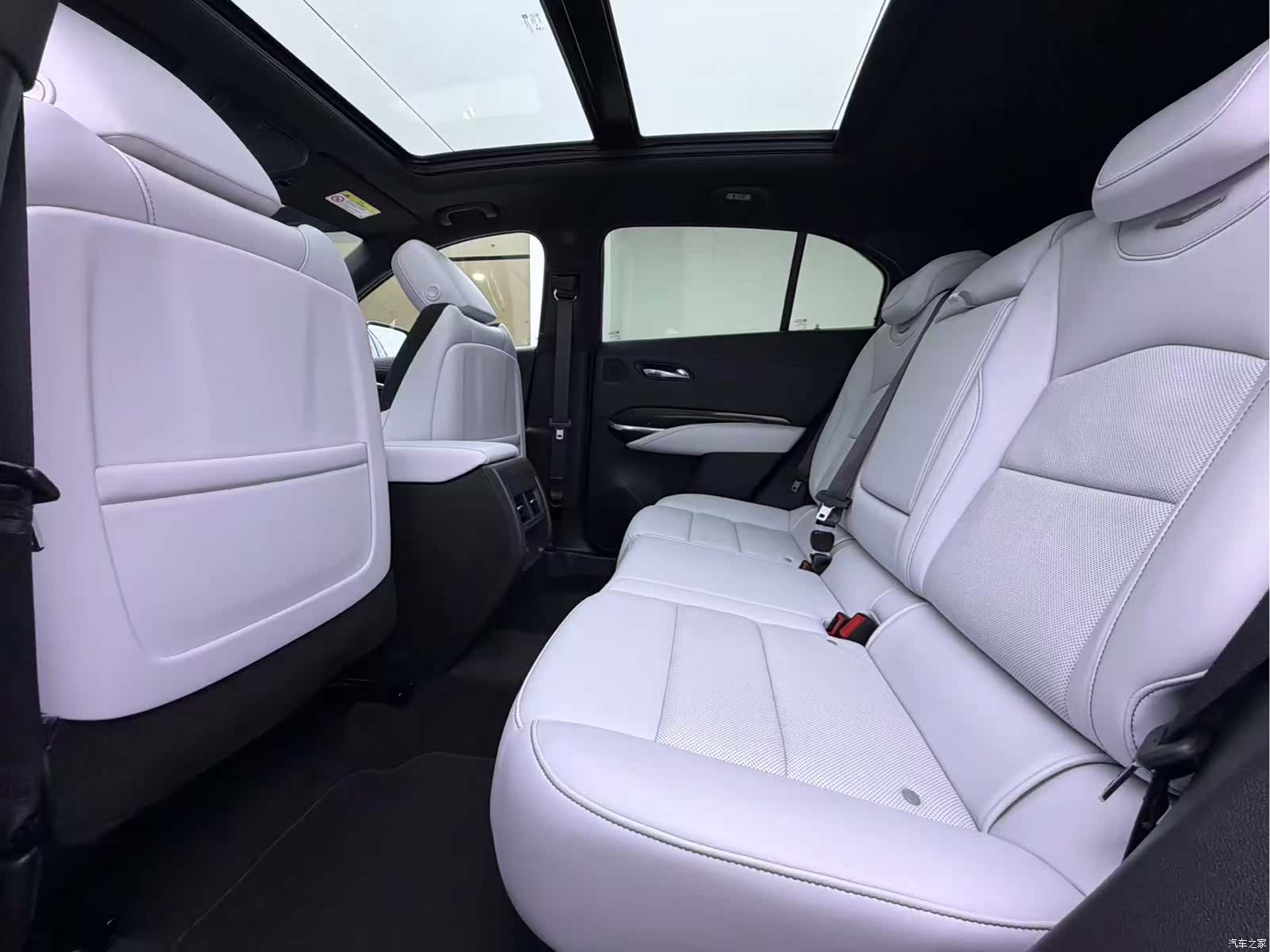 Cadillac XT4, 2024 все фото