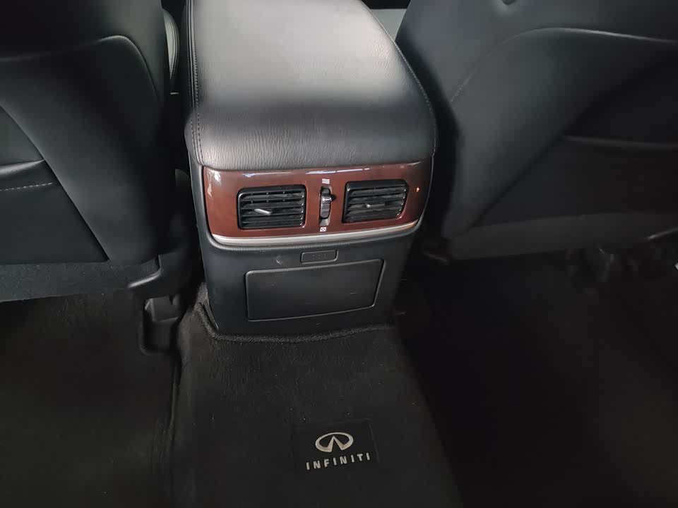 Infiniti Q70 Infiniti Q70
