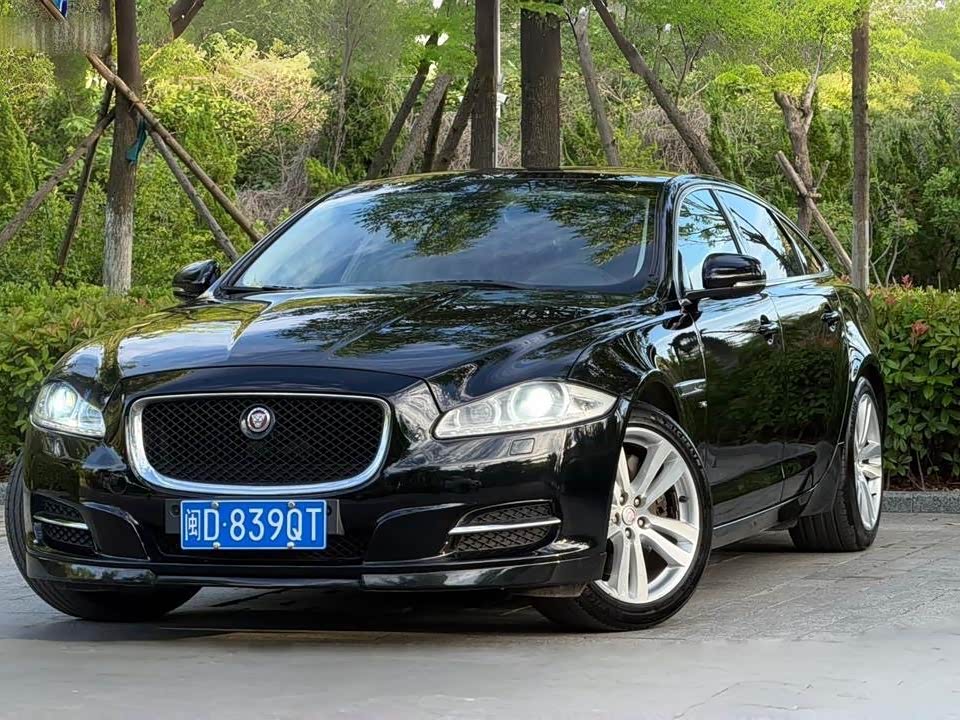 Jaguar XJ