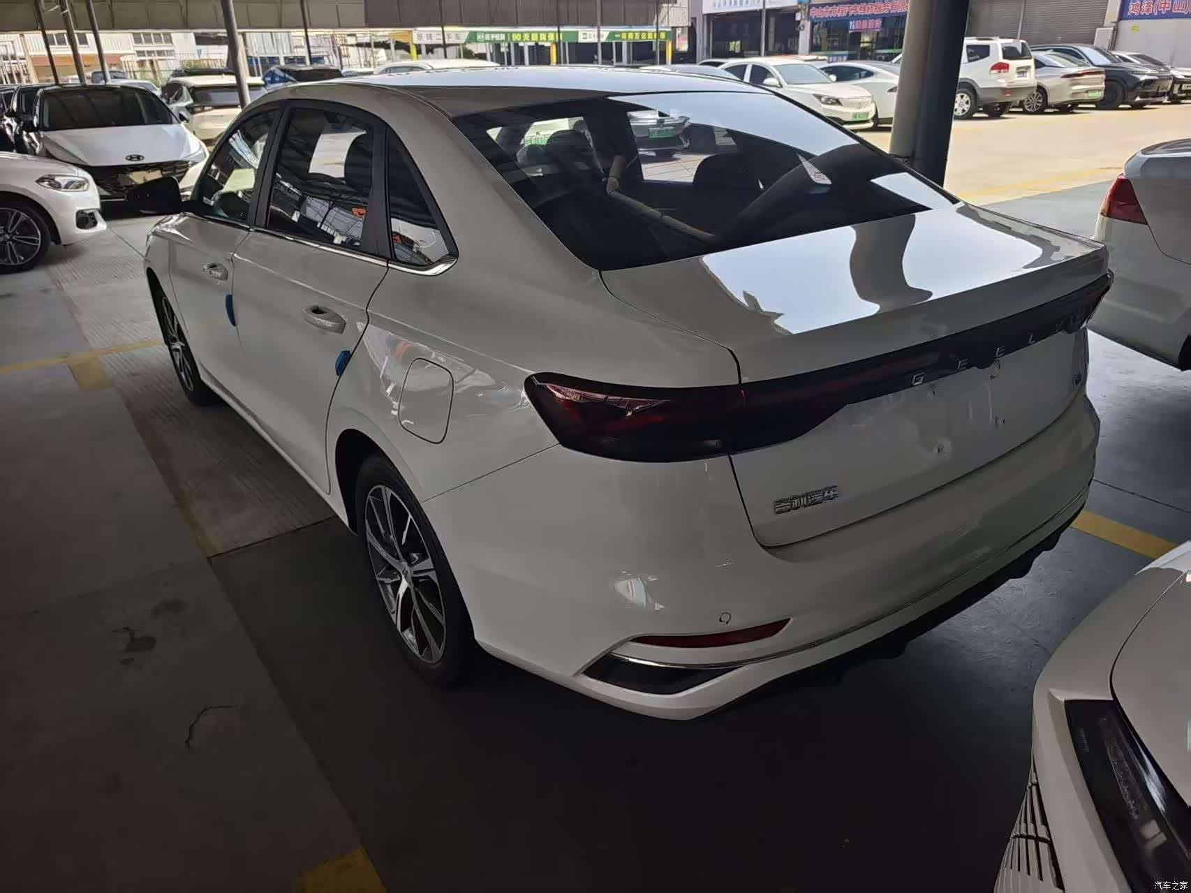 Geely Emgrand, 2021 9