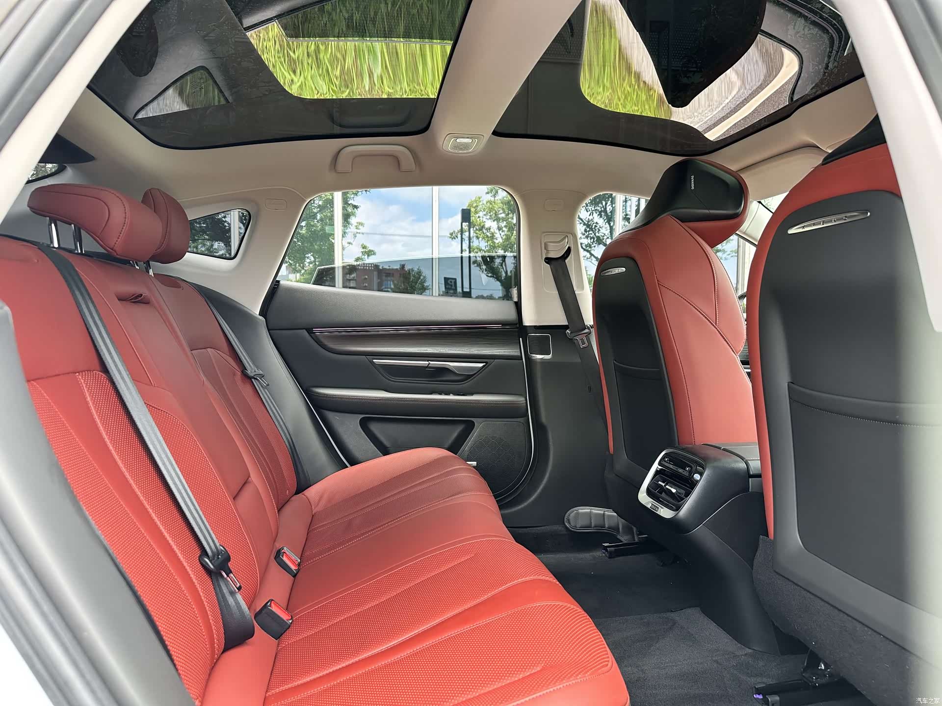 Xpeng P7, 2021 8