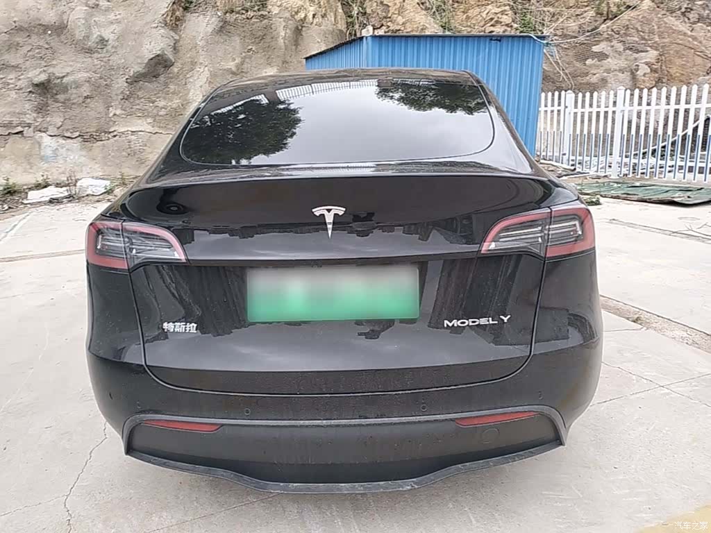 Tesla Model Y, 2024 6