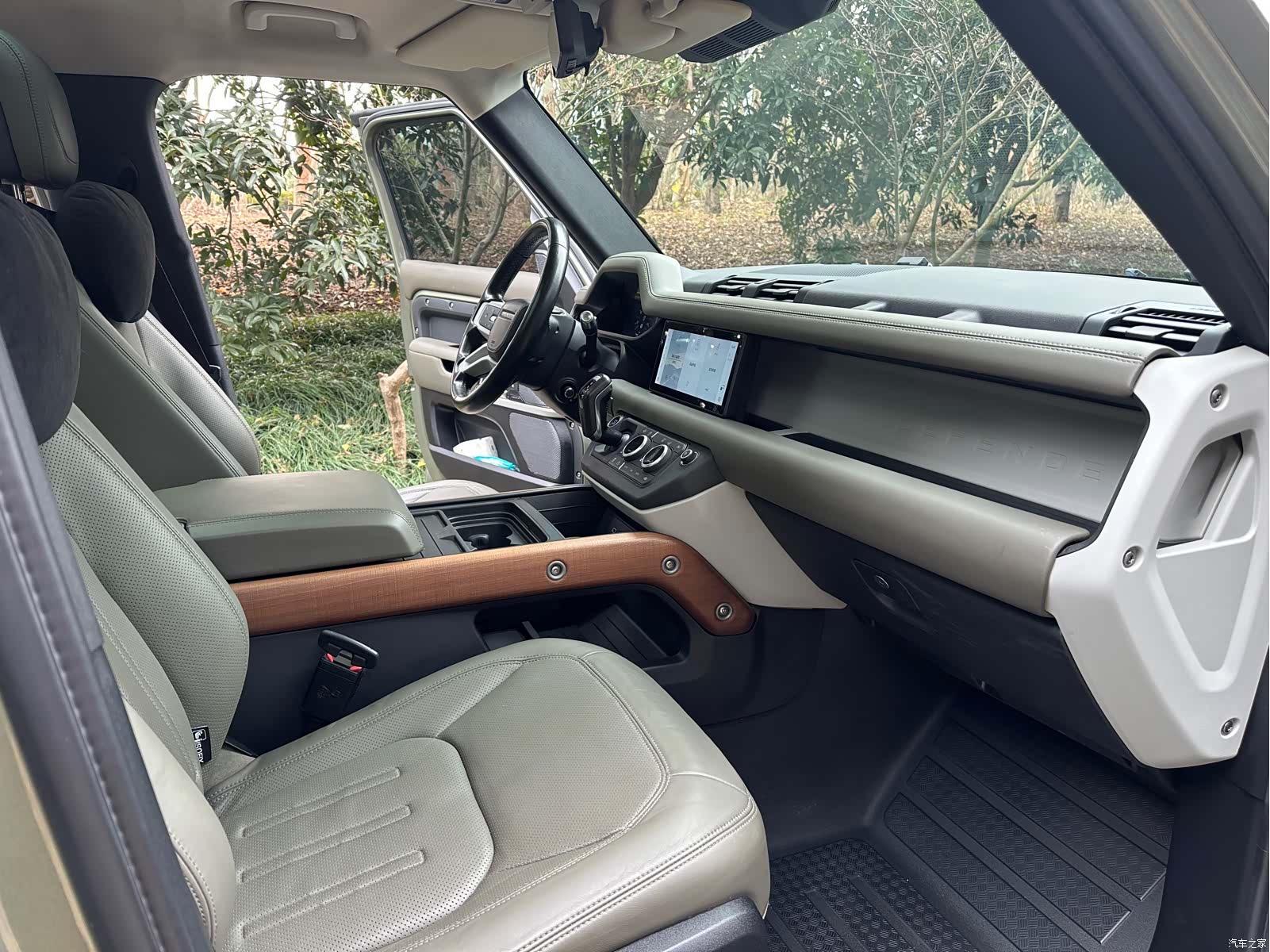 Land Rover Defender, 2021 9