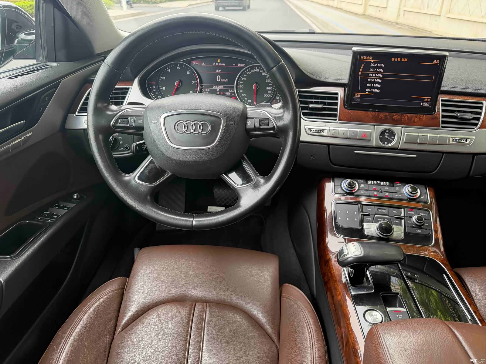 Audi A8L, 2012 9