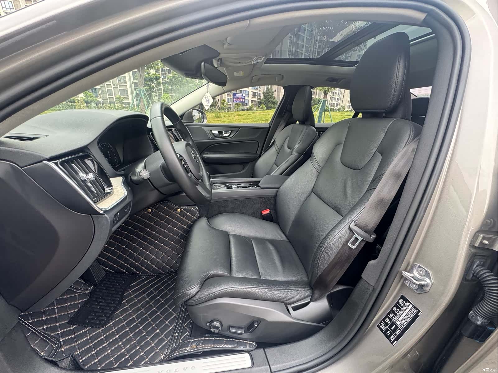 Volvo S60, 2020 все фото