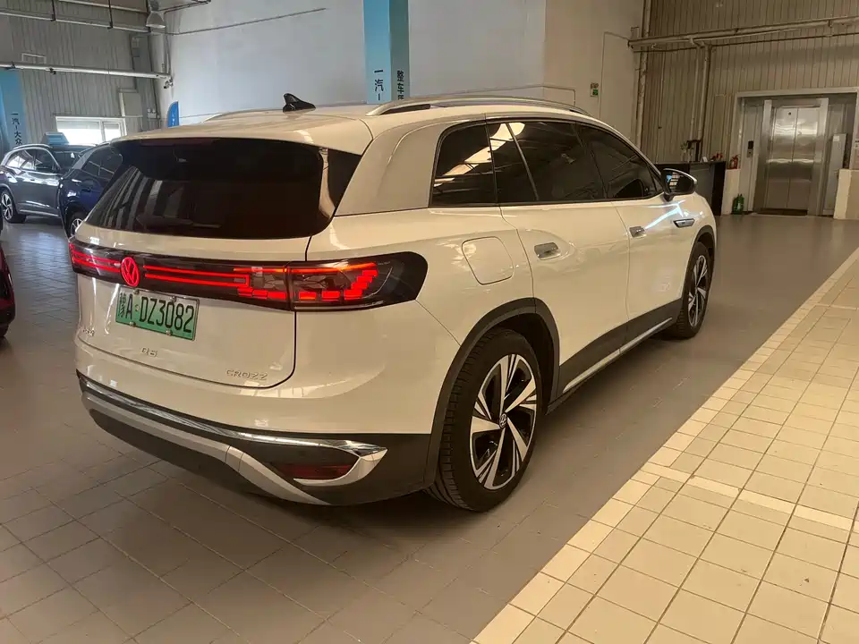 Volkswagen ID.6 CROZZ