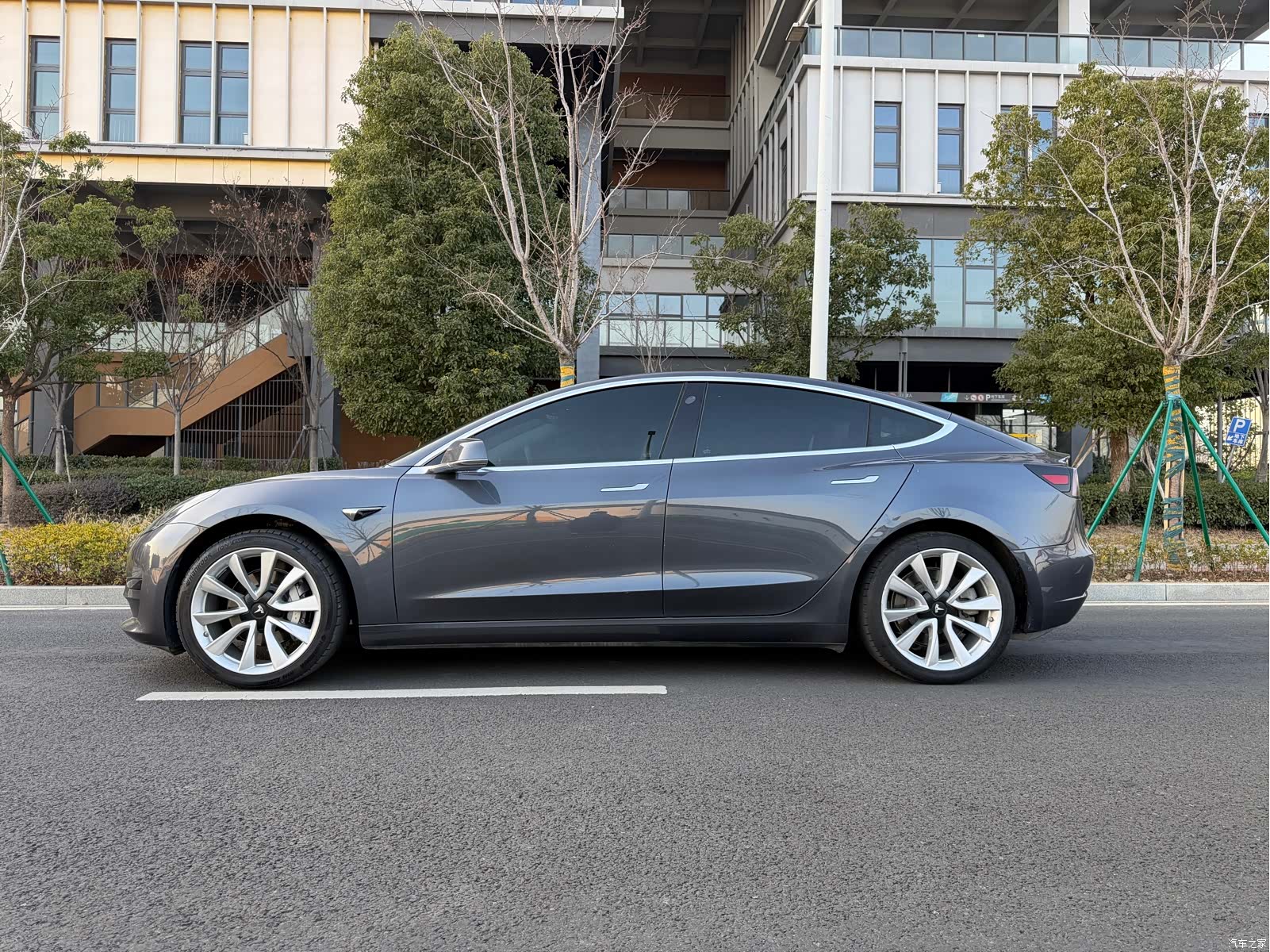 Tesla Model 3, 2020 9