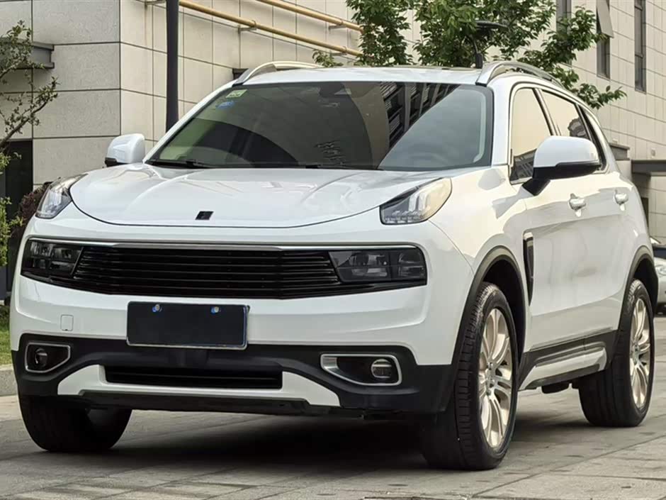 Lynk & Co 01