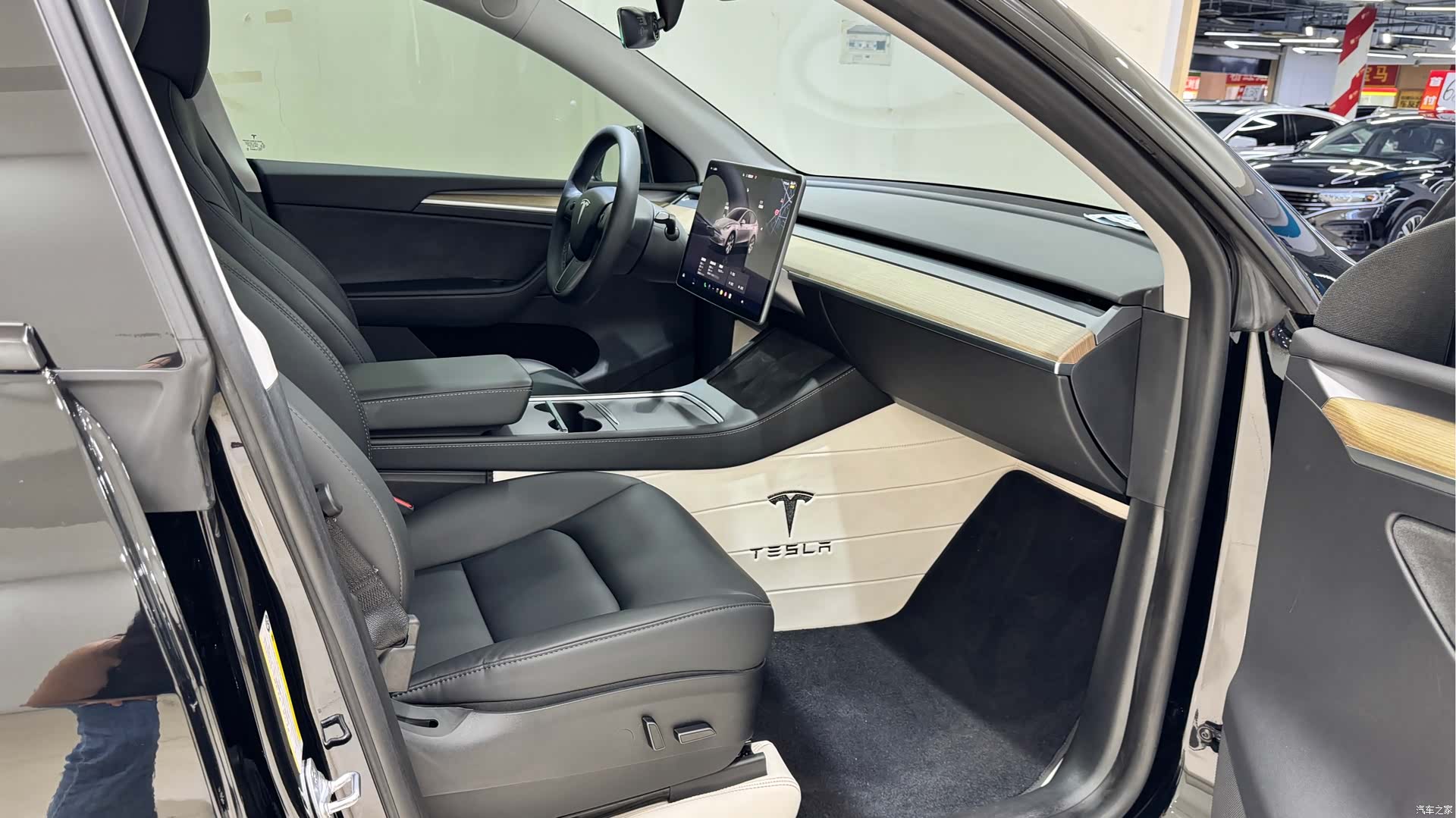 Tesla Model Y, 2023 9