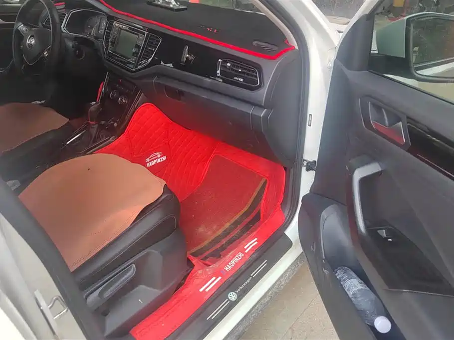 Volkswagen T-ROC exploring Songs