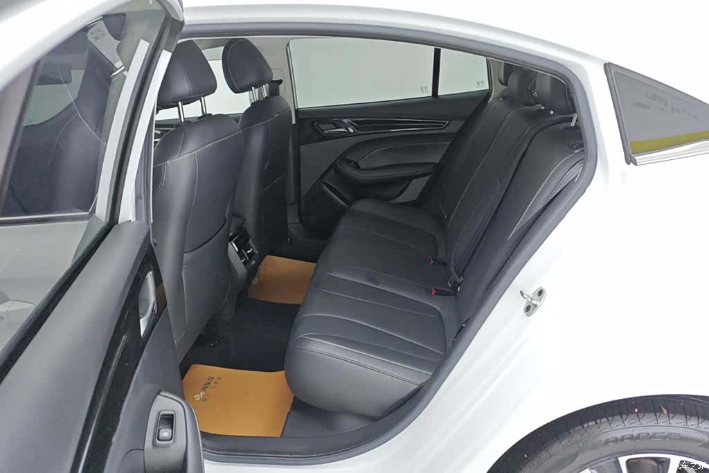 Roewe i5, 2022 11
