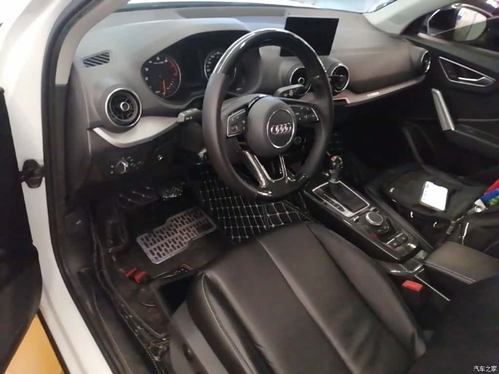 Audi Q2L, 2021 10