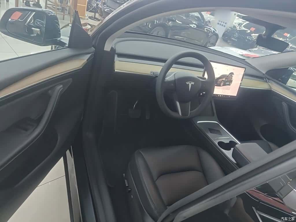Tesla Model Y, 2023 16