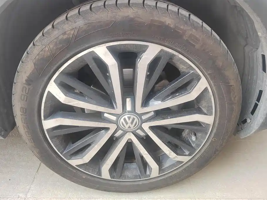 Volkswagen T-ROC exploring Songs