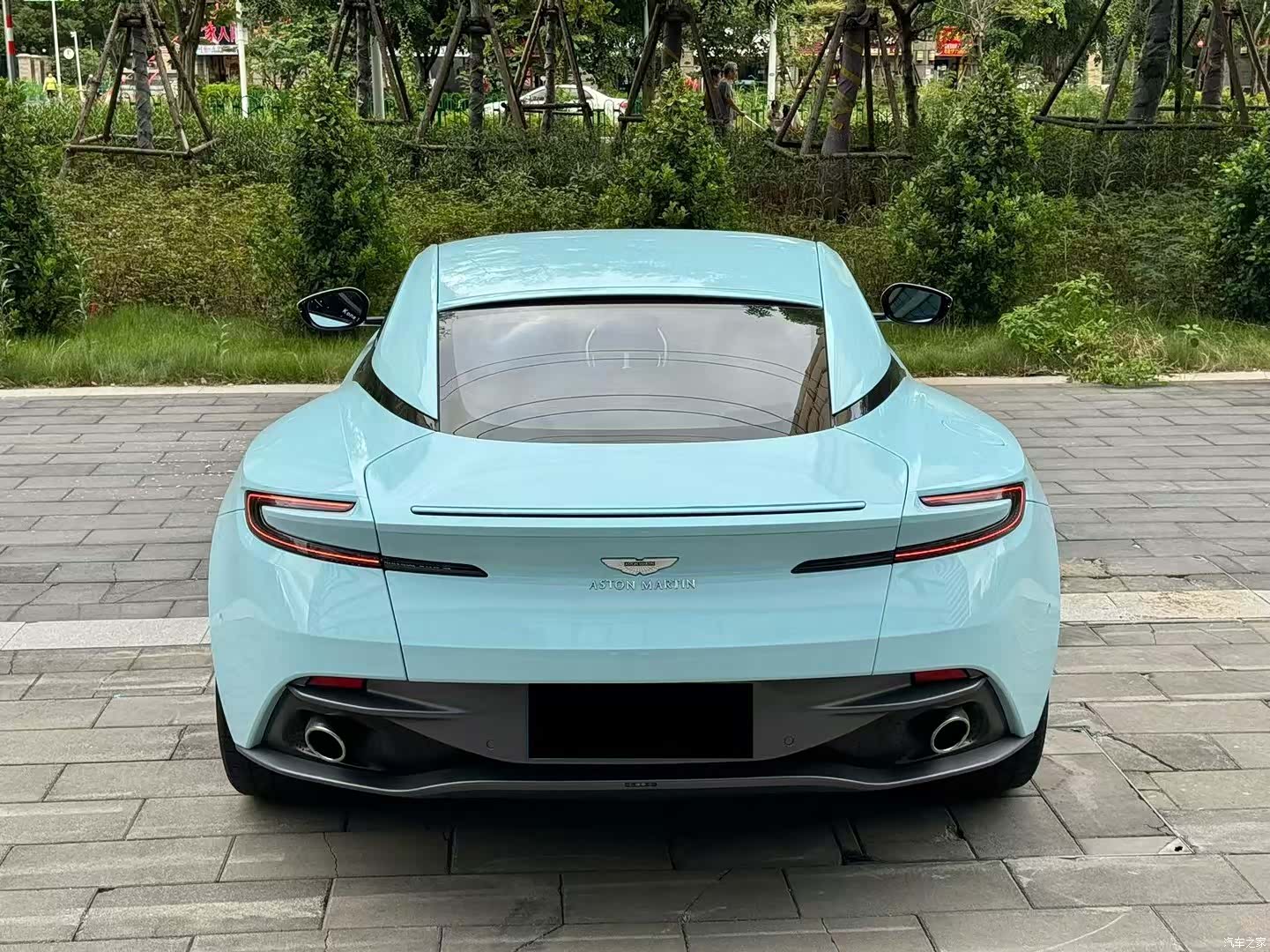 Aston Martin DB11, 2019 7