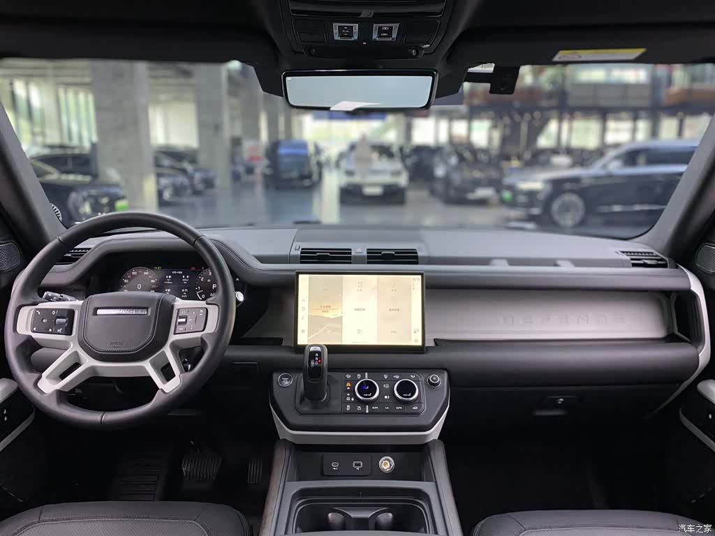 Land Rover Defender, 2023 13