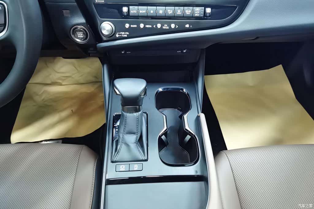 Lexus ES, 2023 16
