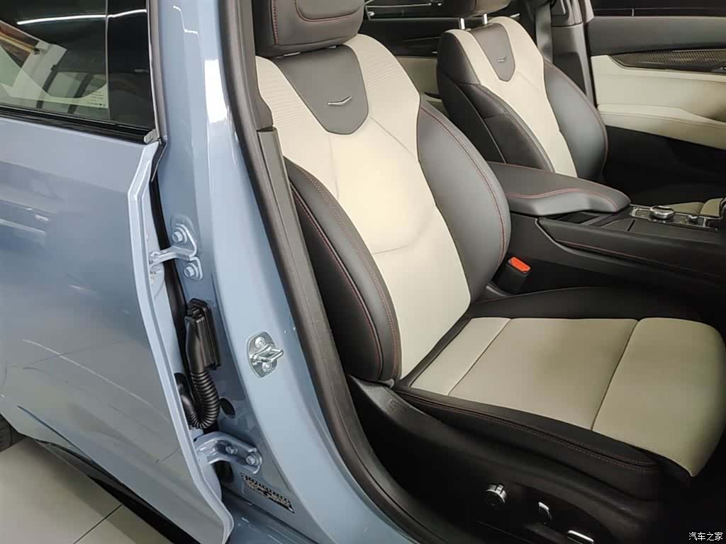 Cadillac CT5, 2025 25
