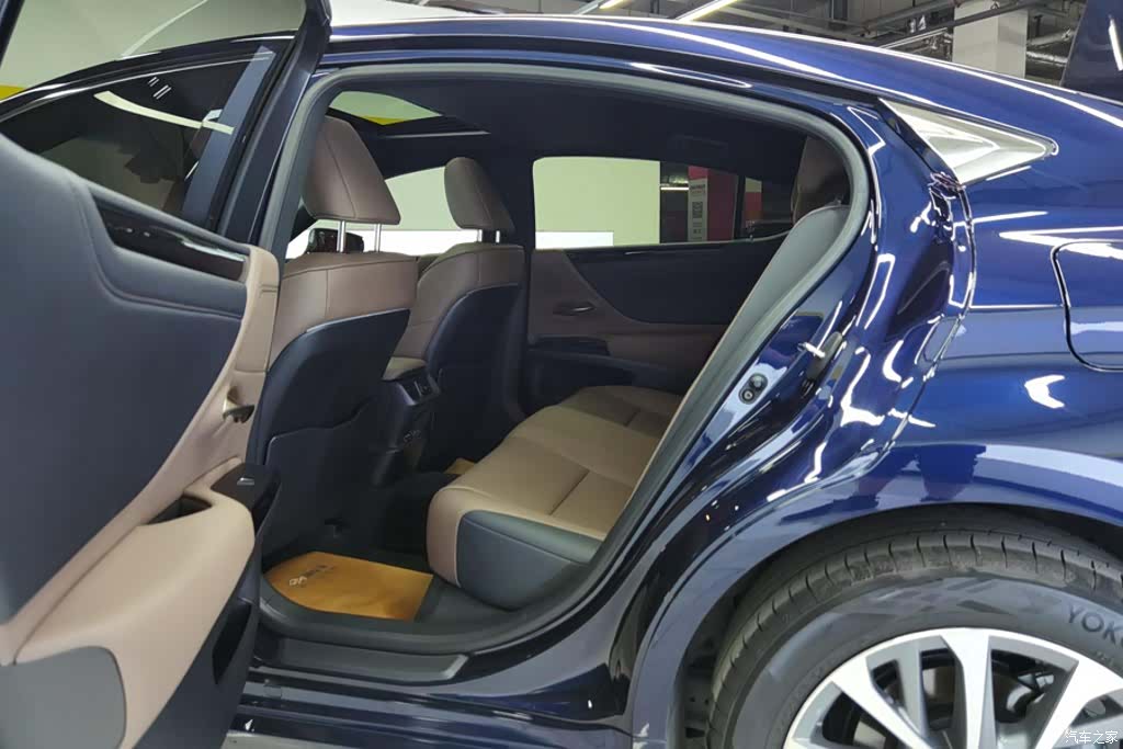 Lexus ES, 2023 11