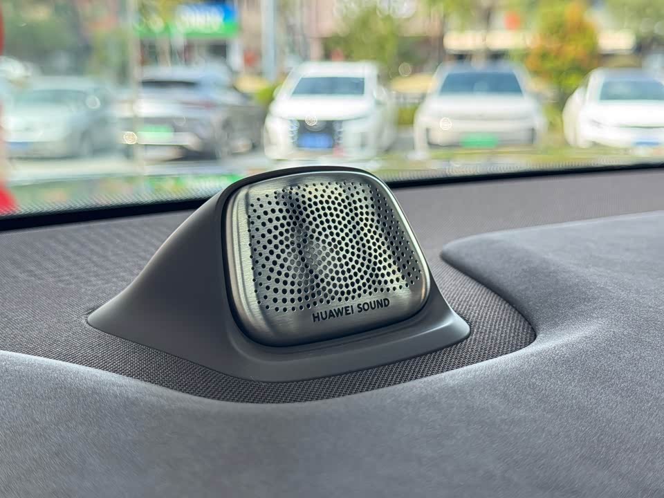 AITO Ask the world M7