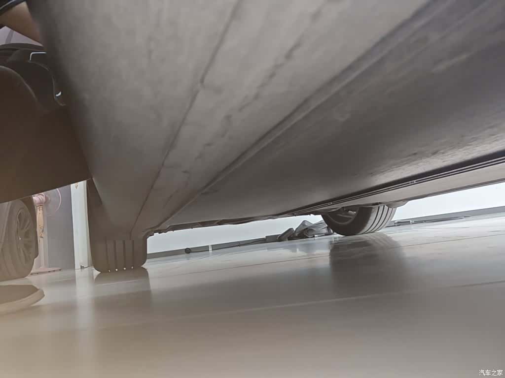 Tesla Model Y, 2023 19