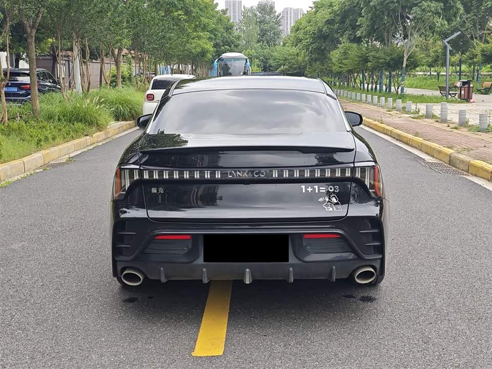 Lynk & Co 03