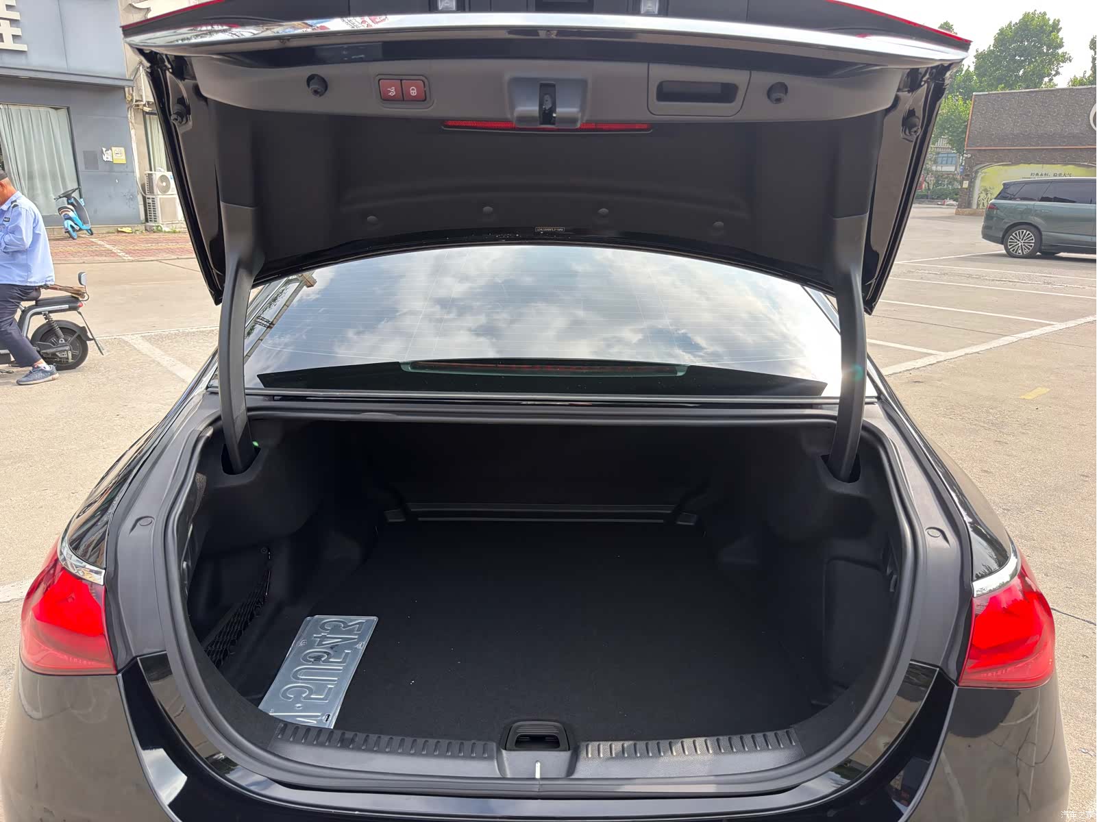 Mercedes-Benz E-Class, 2026 12