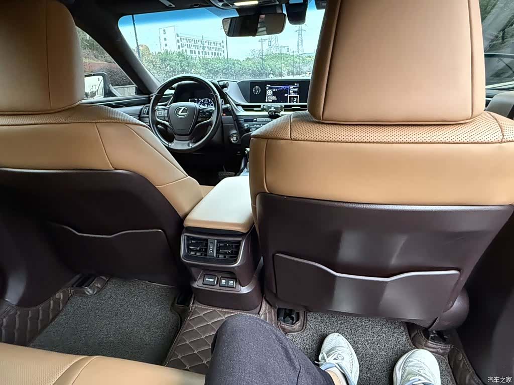 Lexus ES, 2019 13