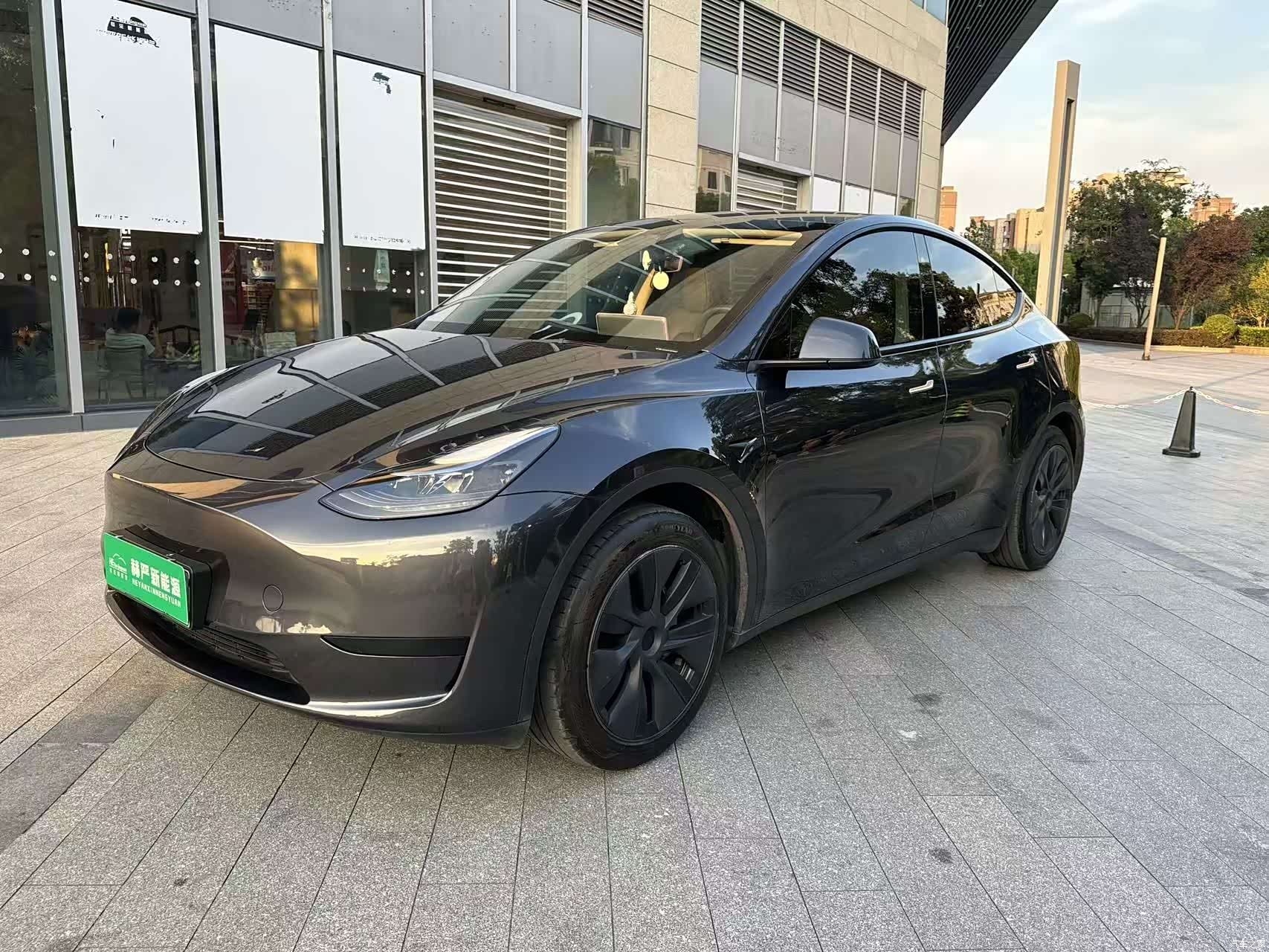 Tesla Model Y, 2024 1