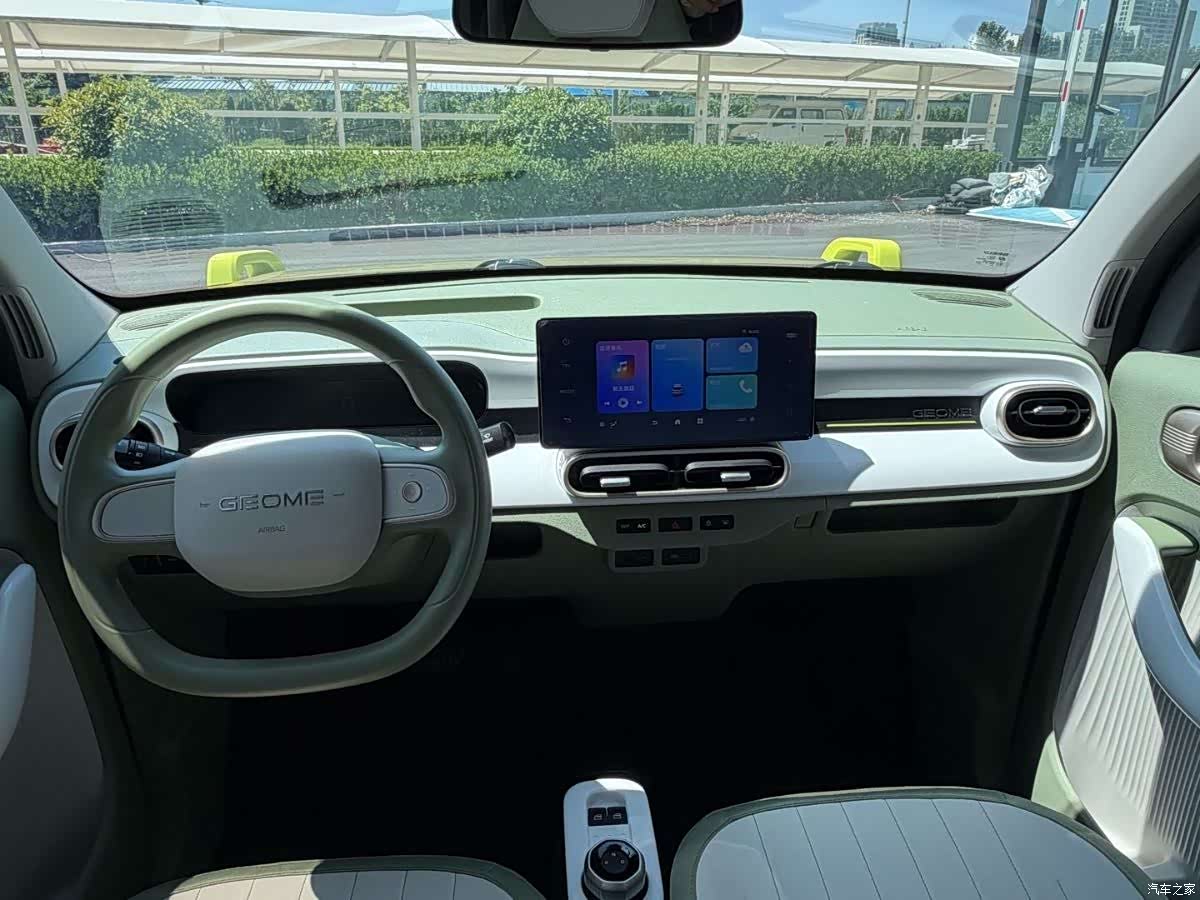 Geely Panda, 2025 11