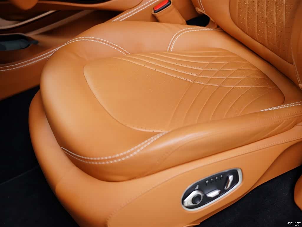 Aston Martin DBX, 2023 29