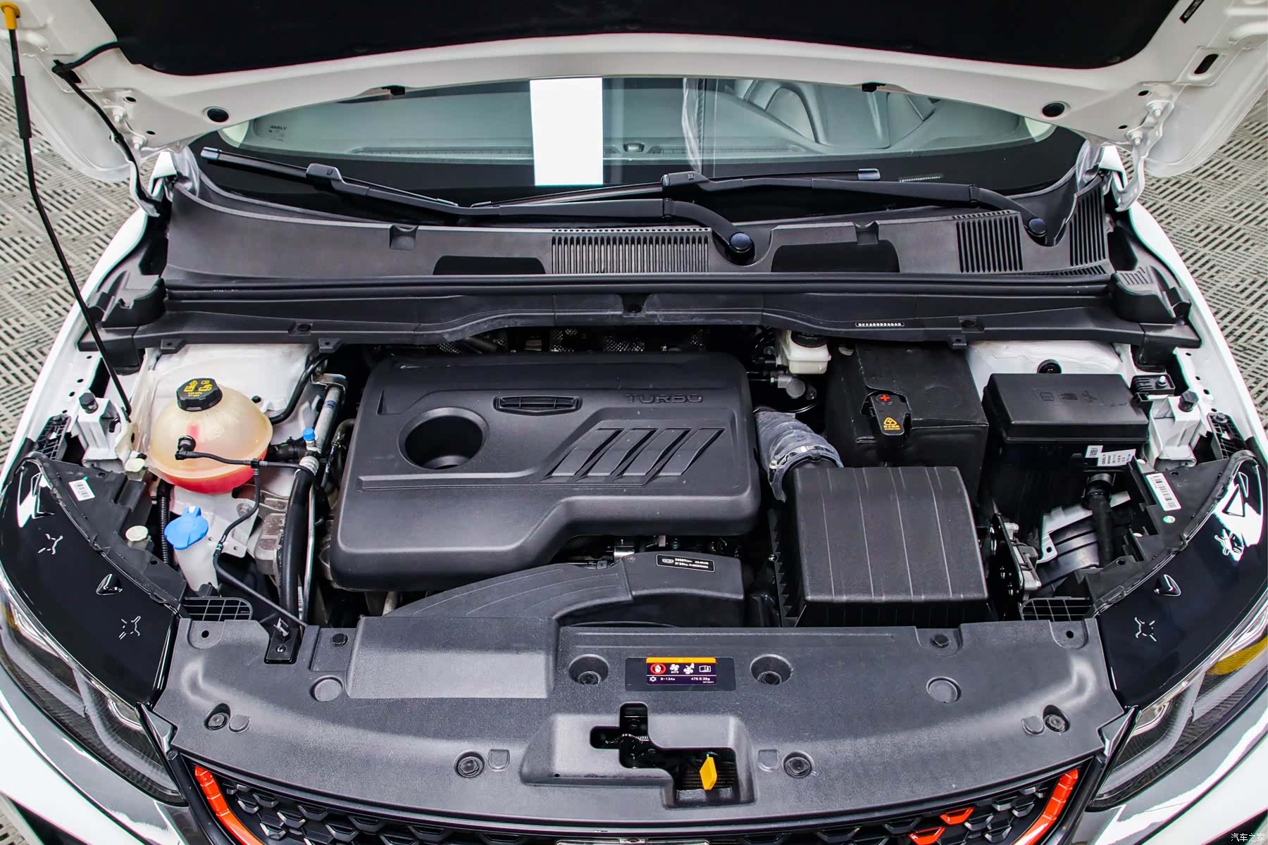 Geely Coolray, 2022 19