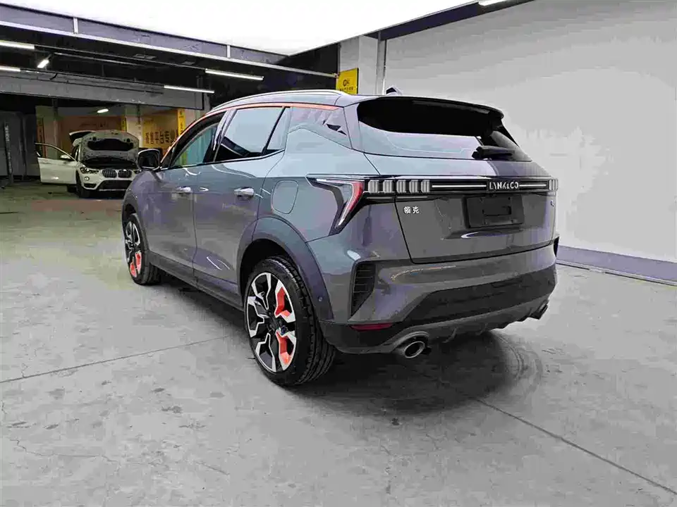 Lynk & Co 06