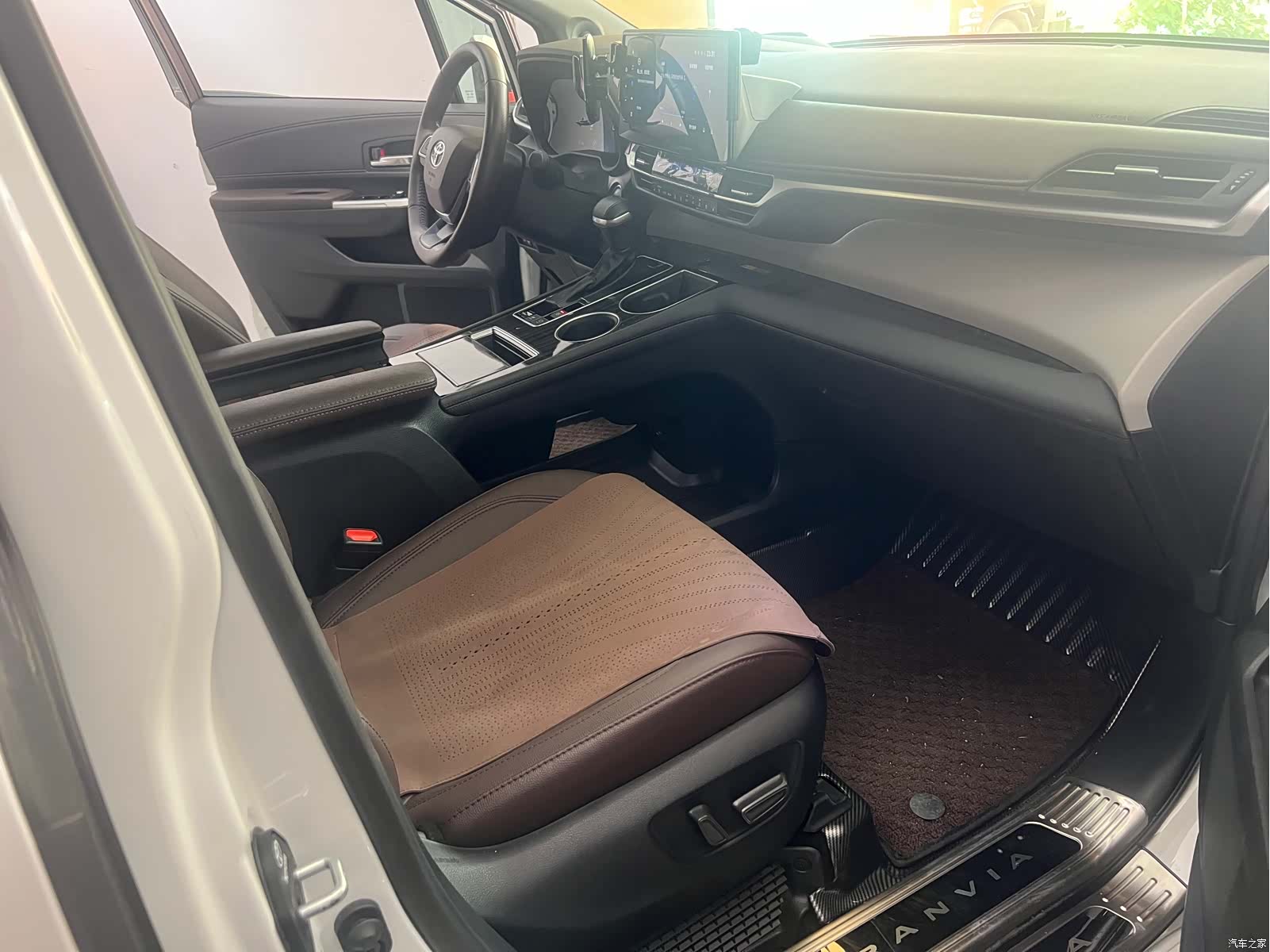 Toyota Granvia, 2023 6
