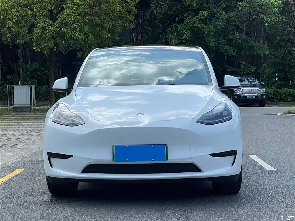 Tesla Model Y, 2023 2