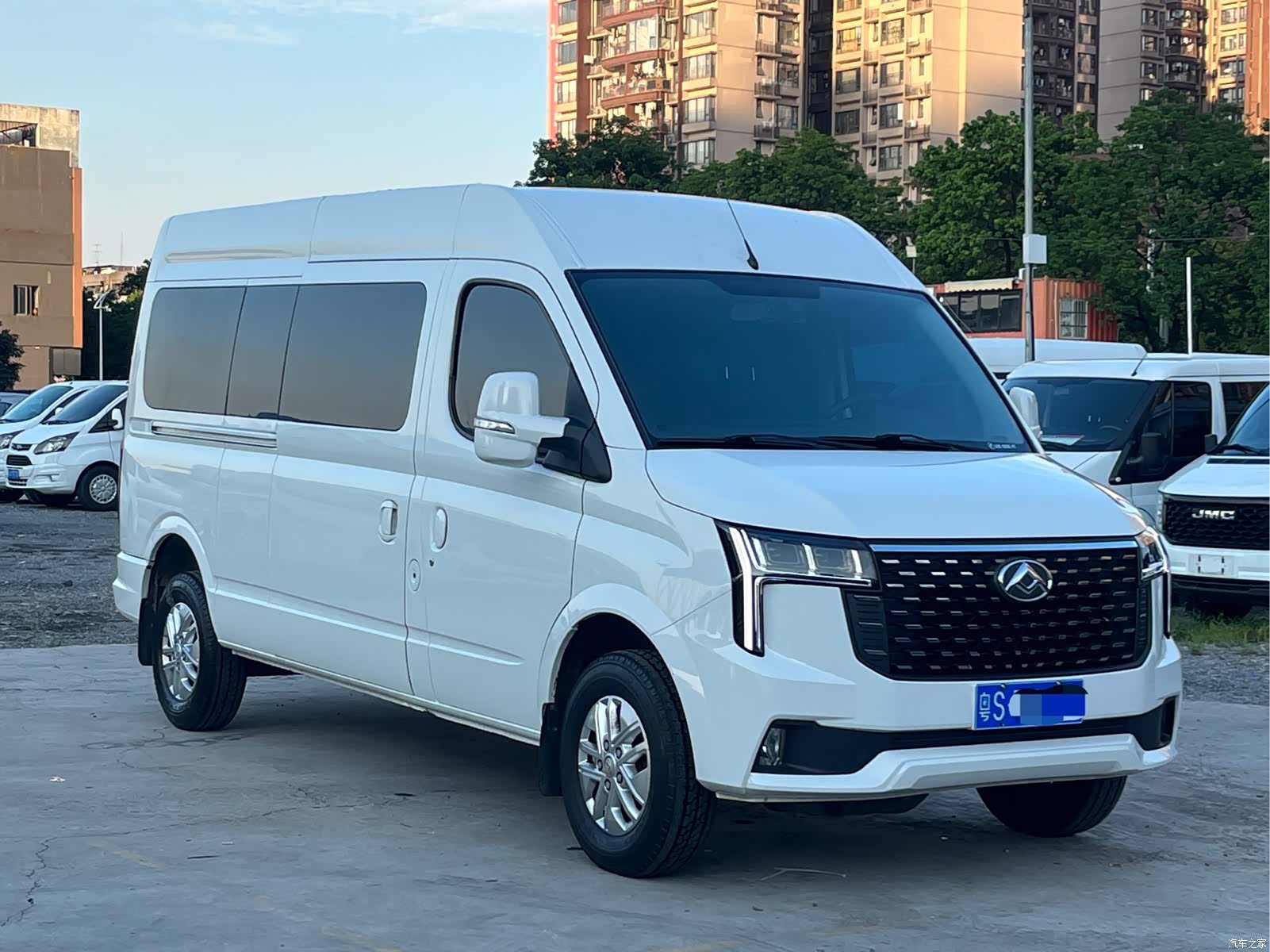 Maxus V80, 2025 3