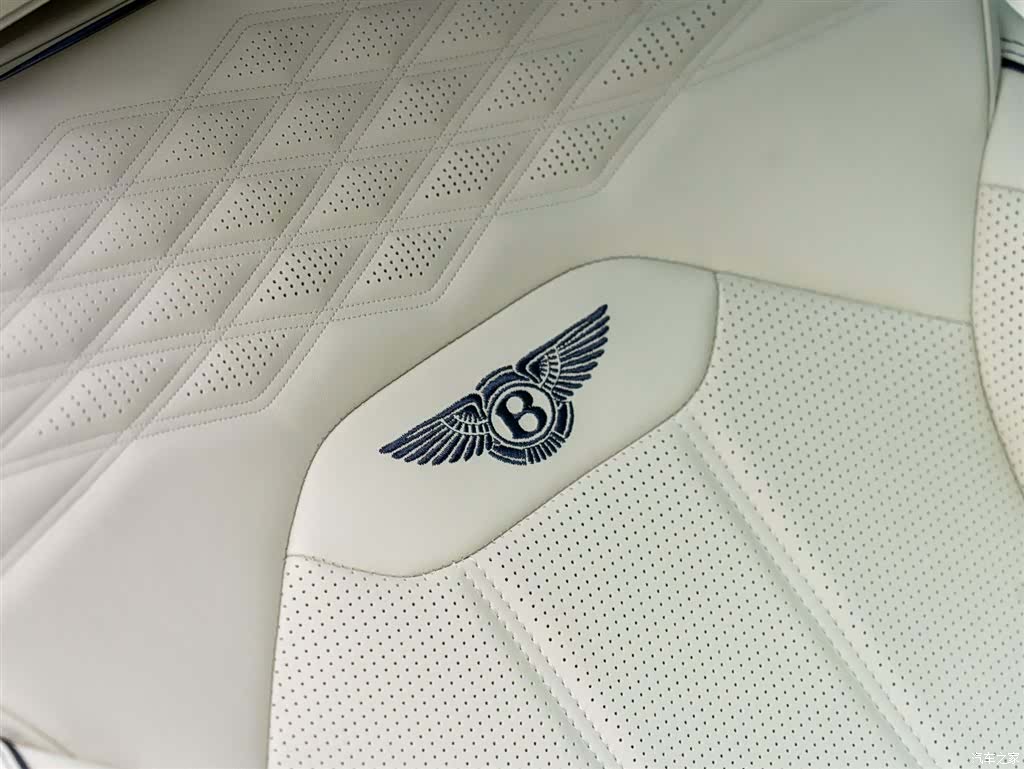 Bentley Bentayga, 2025 14