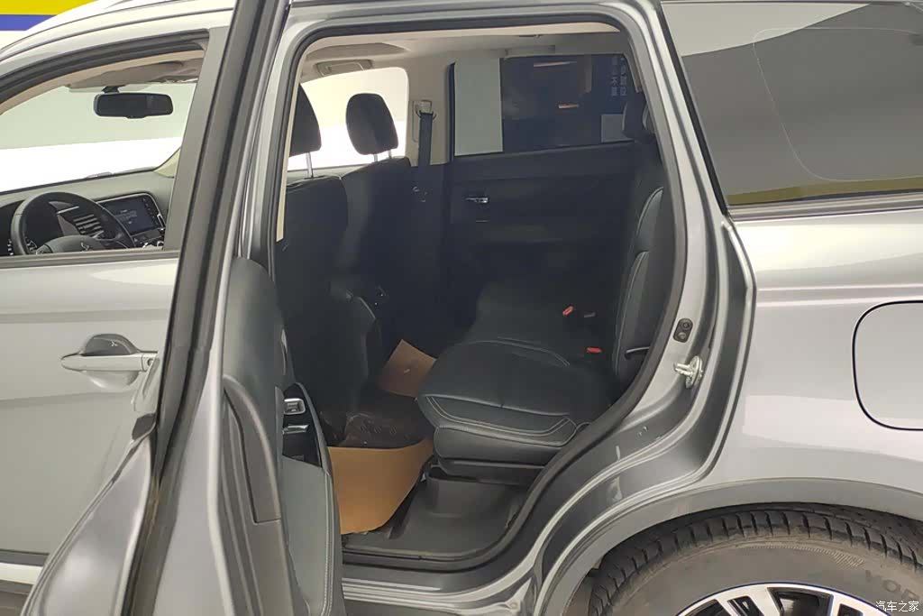 Mitsubishi Outlander, 2020 11