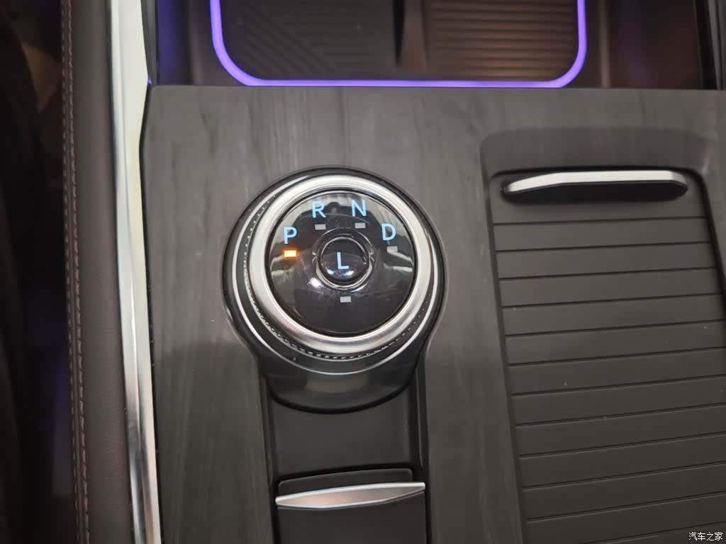 Ford Explorer, 2025 14